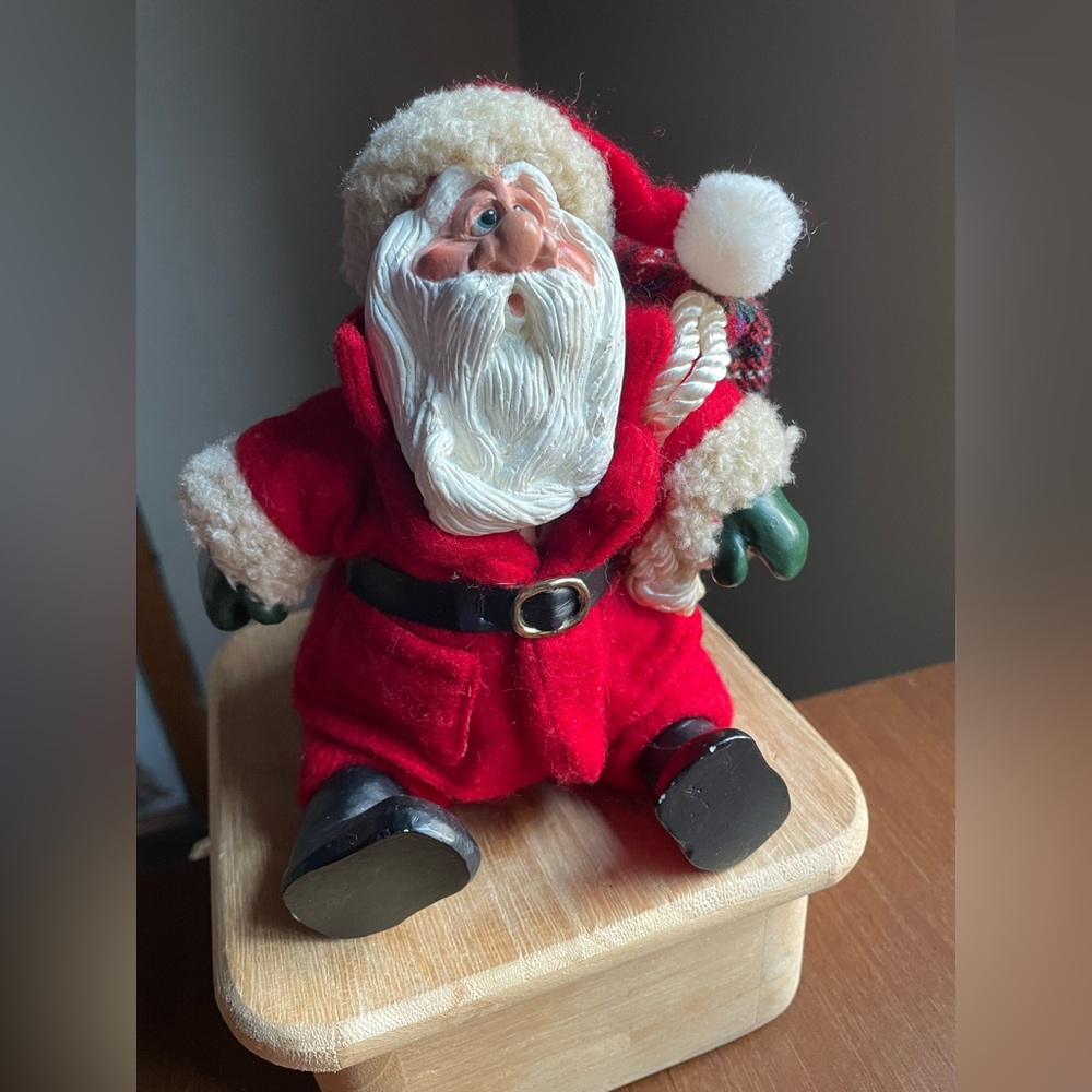 Russ Berrie Kringle Christmas Country Folks Santa Shelf Sitter Figure Plaid Bag
